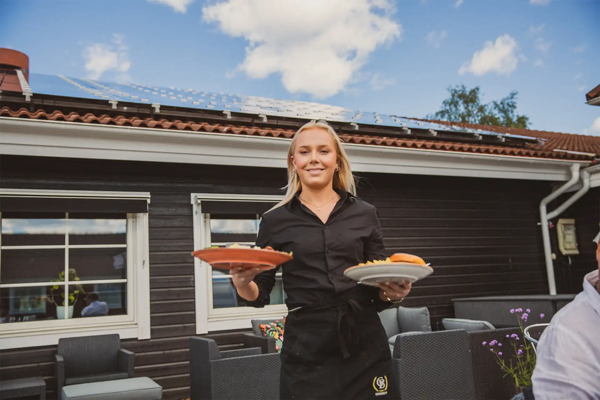 Bli en av oss och få ett härlig jobb och härliga kollegor på samma gång