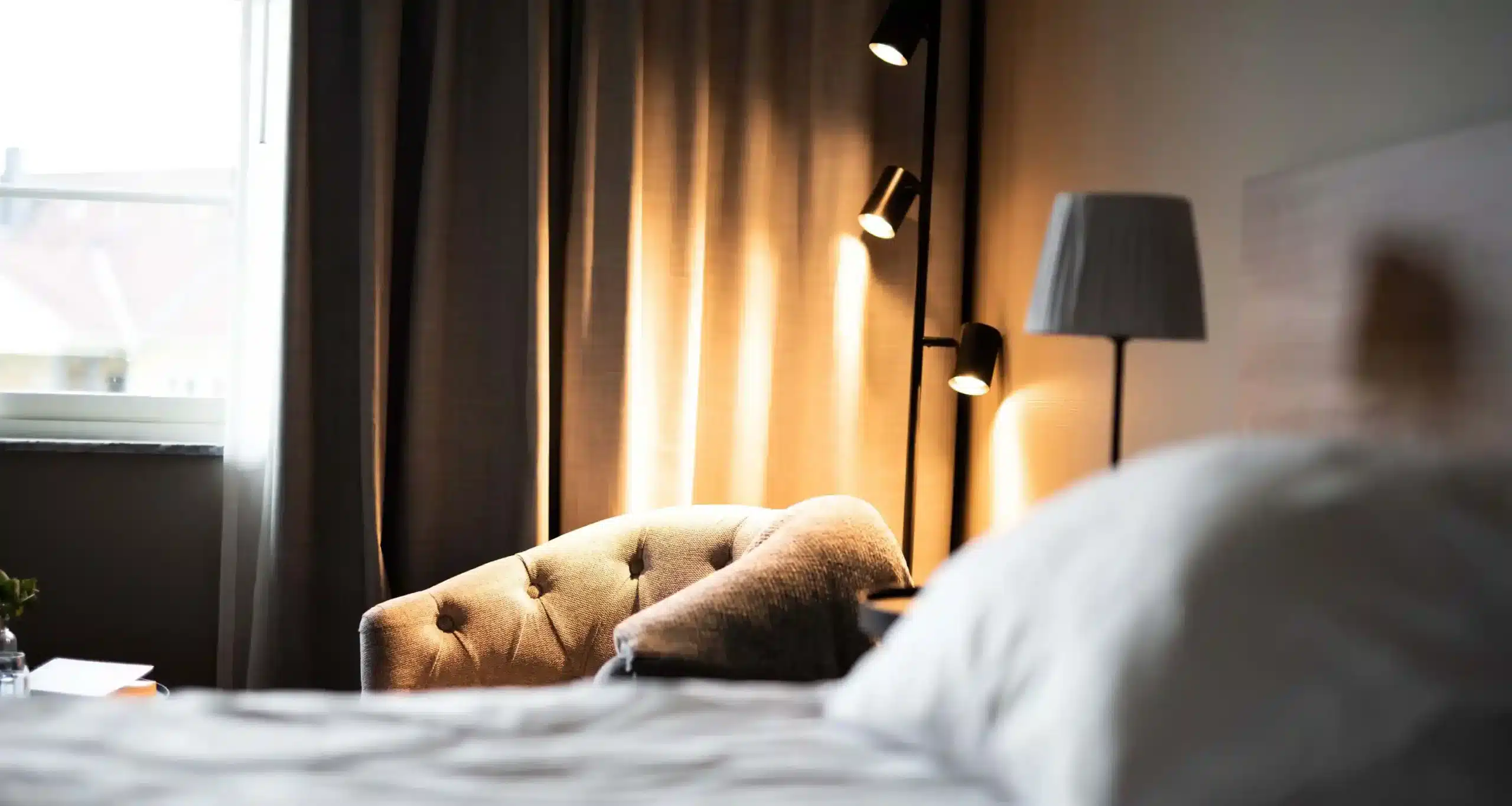 Hotellrum med säng